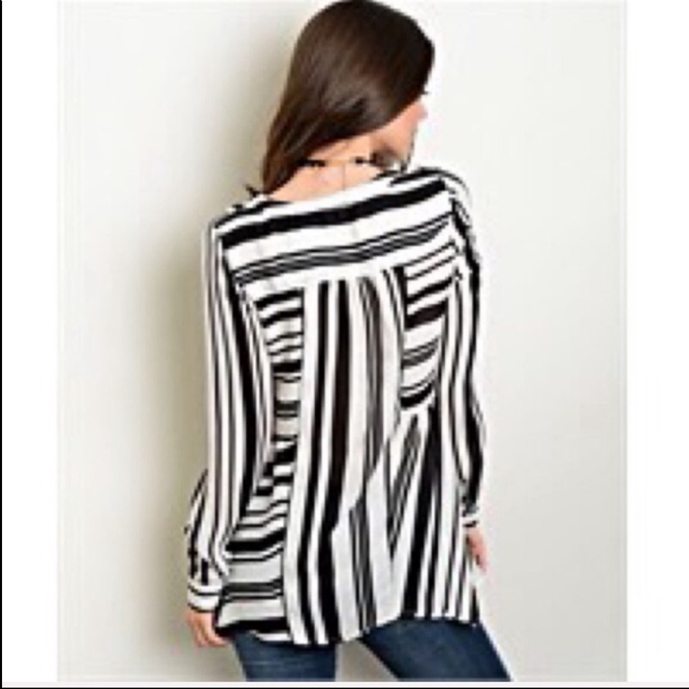 Black & White lightweight season transitional long sleeve top